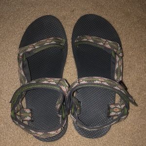 Like new Teva’s